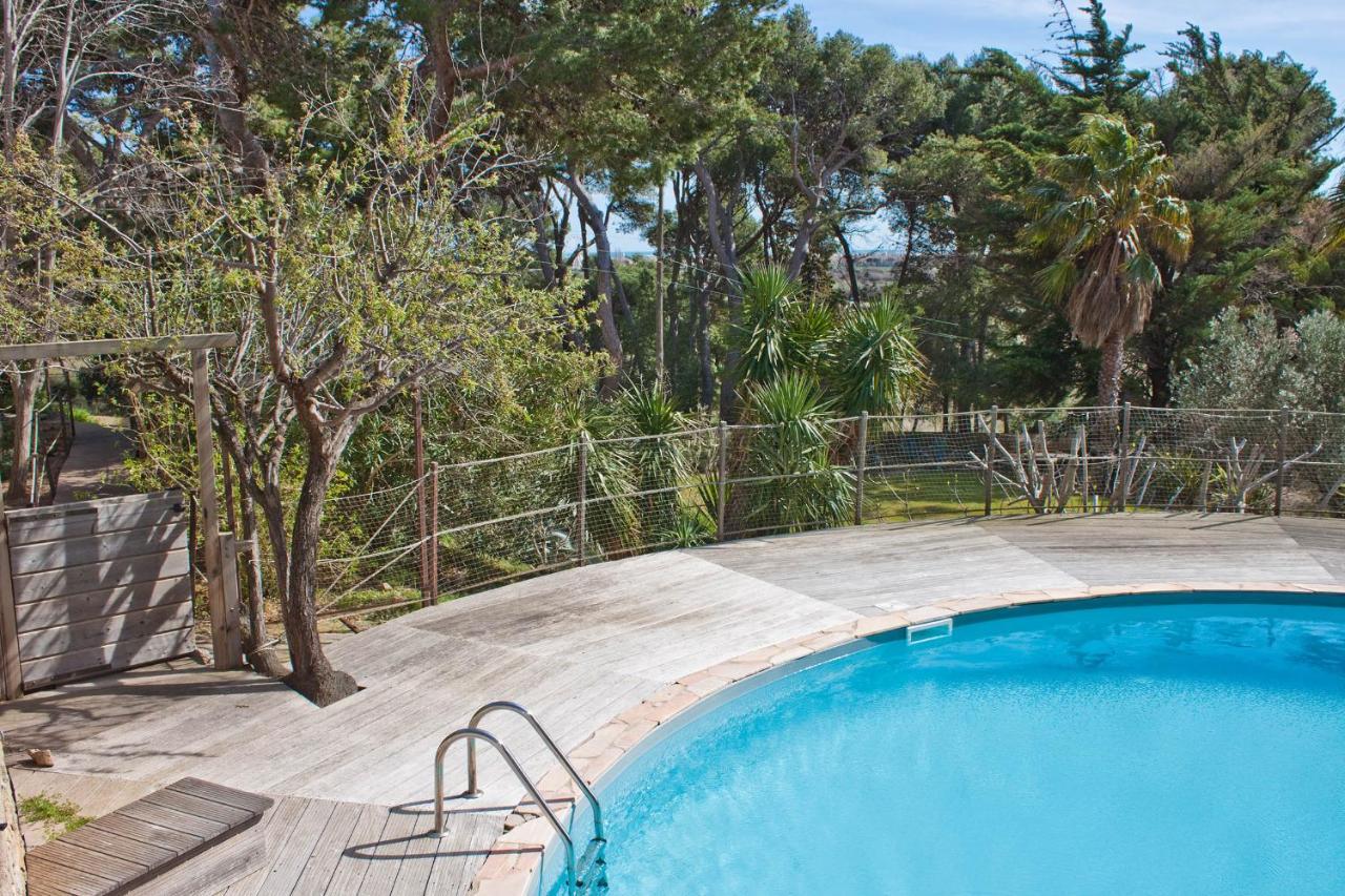 Chateau Le Bouis Bed & Breakfast Gruissan Exterior photo